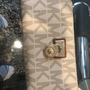 Michael kors wallet